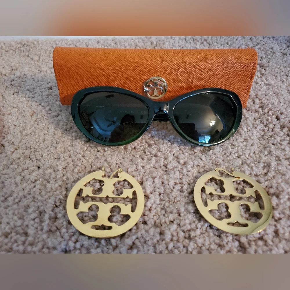 TORY BURCH Sunglasses, case & goldtone round hoop earrings set - Picture 1 of 14